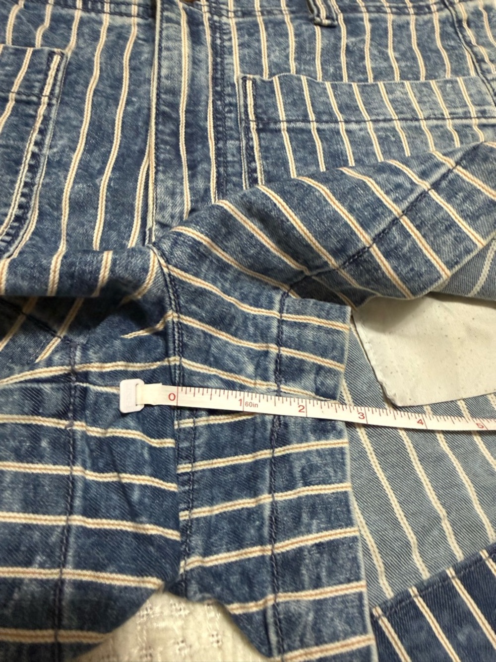 American Eagle stripped high rise shorts. Women’s size 8.  Excellent condition - Picture 3 of 7